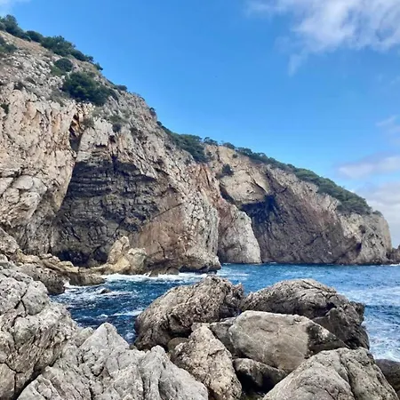 In L Estartit Near Sandy 埃斯塔蒂特